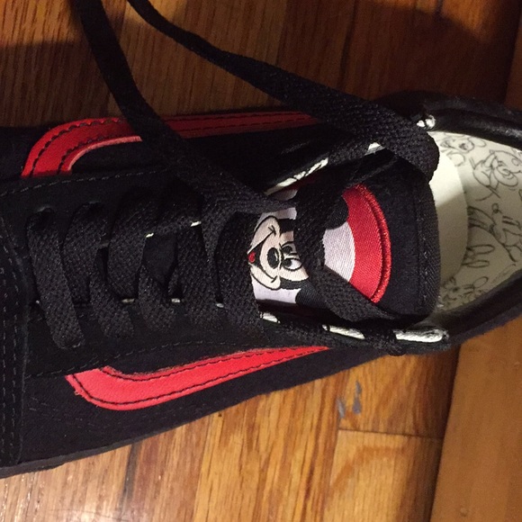 Vans - Picture 3 of 3